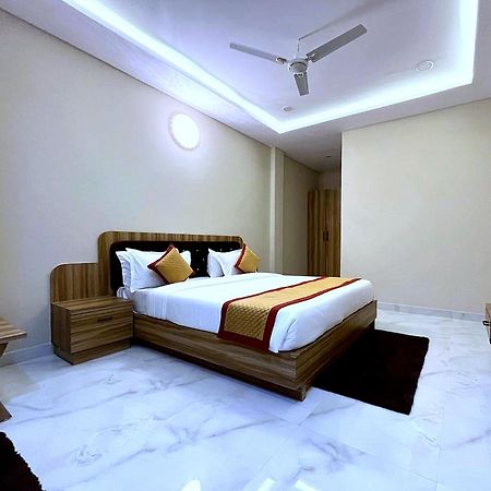 Hotel Vrinda Niddhivan ! Fully Ac, Prem Mandir At Walking Distance ! Just Near The Iskcon Temple Vrindāvan Exterior foto