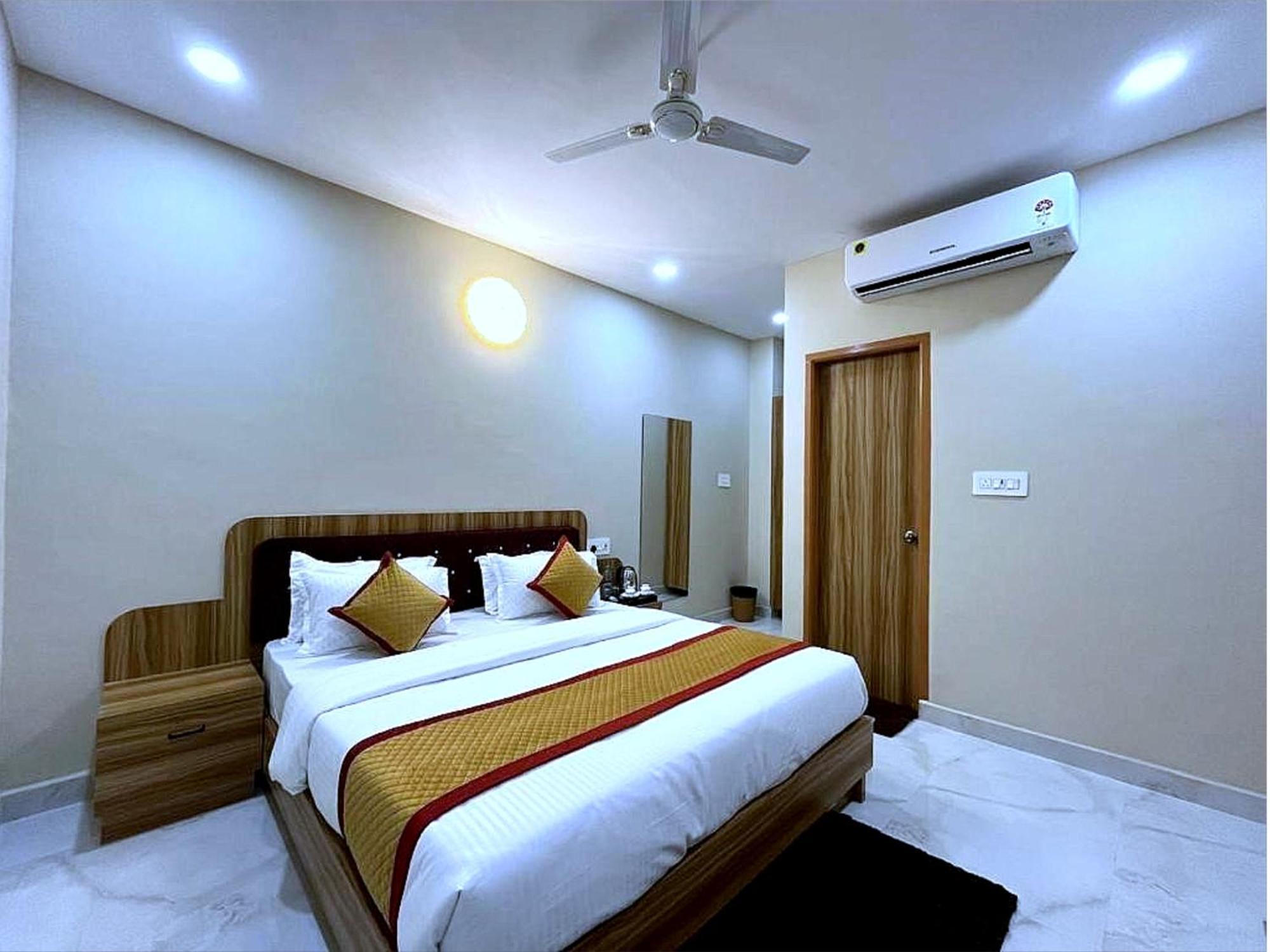 Hotel Vrinda Niddhivan ! Fully Ac, Prem Mandir At Walking Distance ! Just Near The Iskcon Temple Vrindāvan Exterior foto